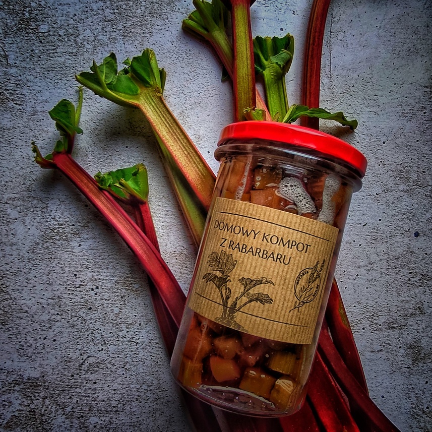 DOMOWY KOMPOT Z RABARBARU