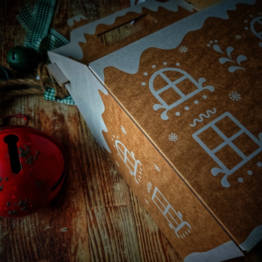 ZESTAW UPOMINKOWY -  PIERNIKOWA CHATKA 